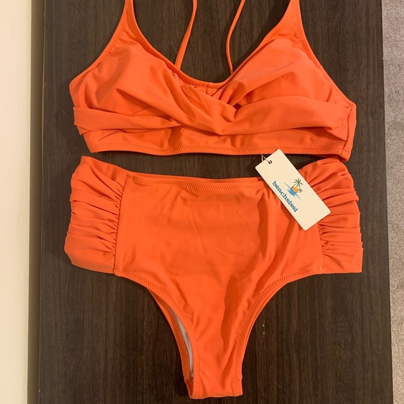 Women’s S pink twist front ruched side bikini set - Picture 2 of 5